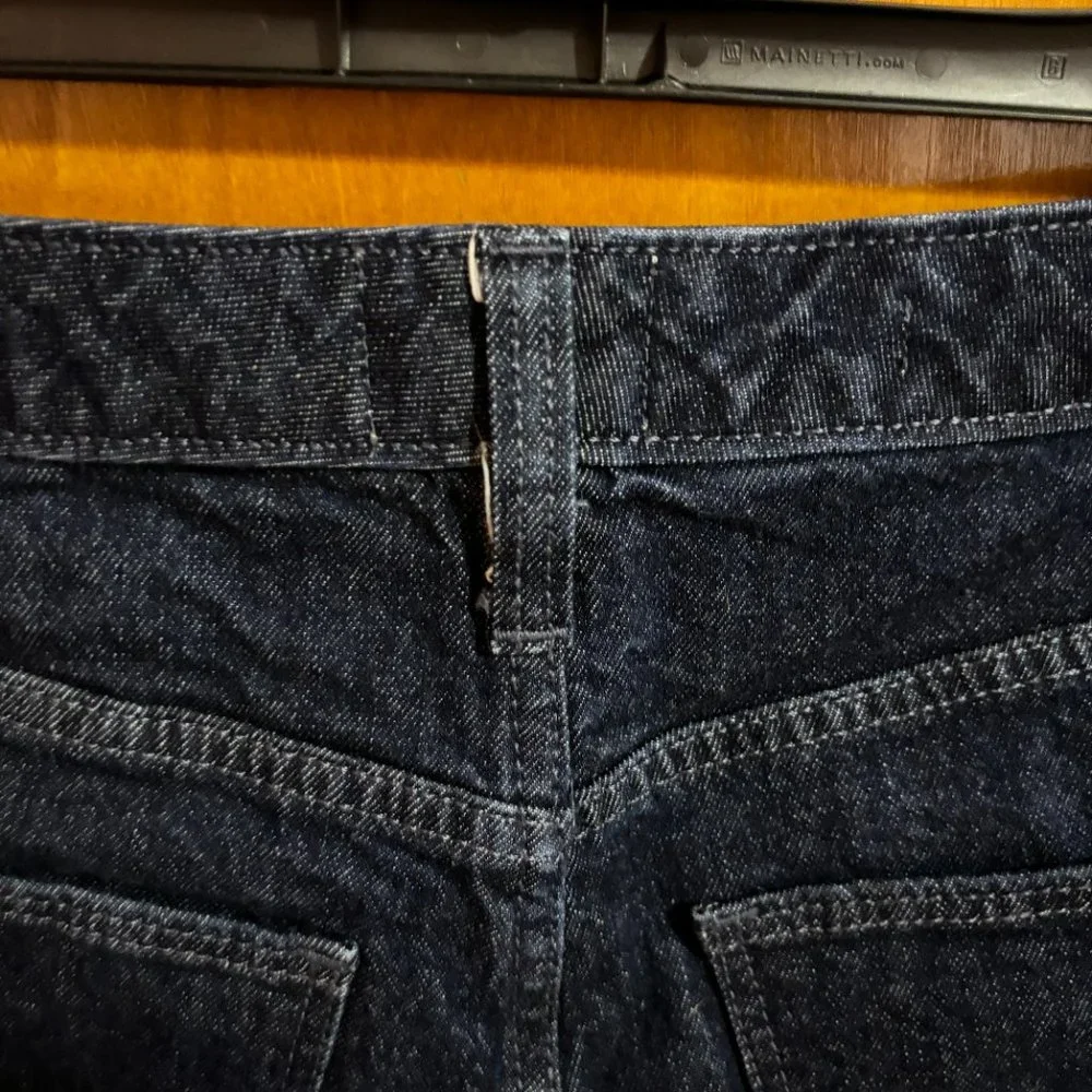 Universal Thread Vintage midi Shorts Size 10/30R Distressed Dark‎ Denim